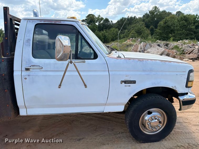 image for item ED5362 1993 Ford F450 Super Duty flatbed truck