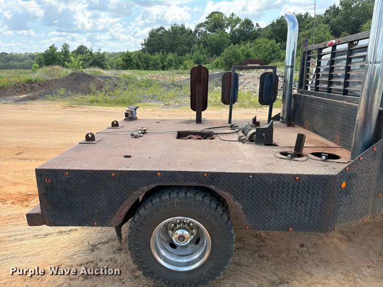 image for item ED5362 1993 Ford F450 Super Duty flatbed truck
