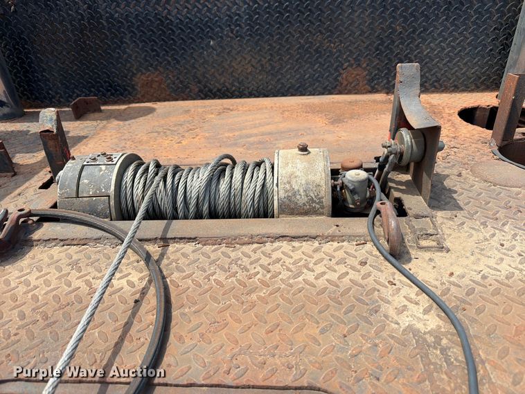 image for item ED5362 1993 Ford F450 Super Duty flatbed truck