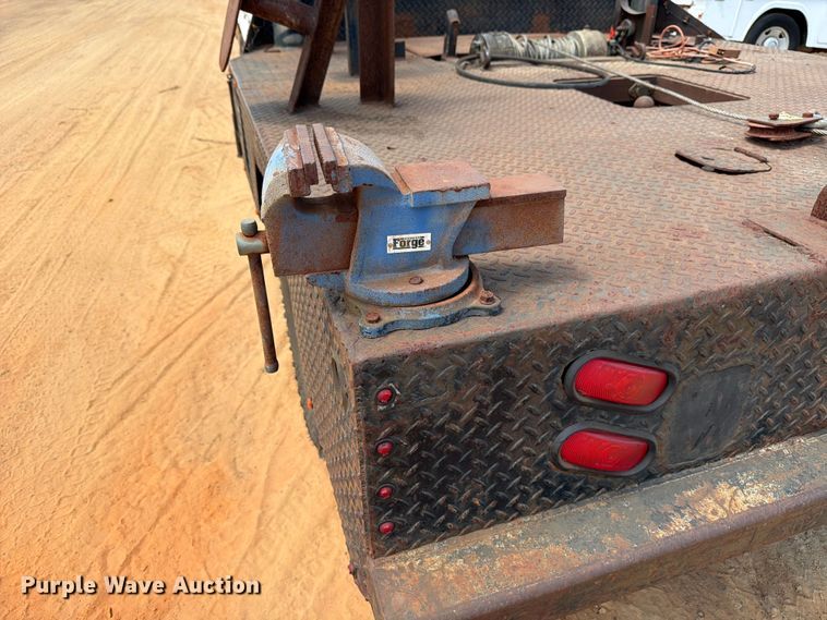 image for item ED5362 1993 Ford F450 Super Duty flatbed truck