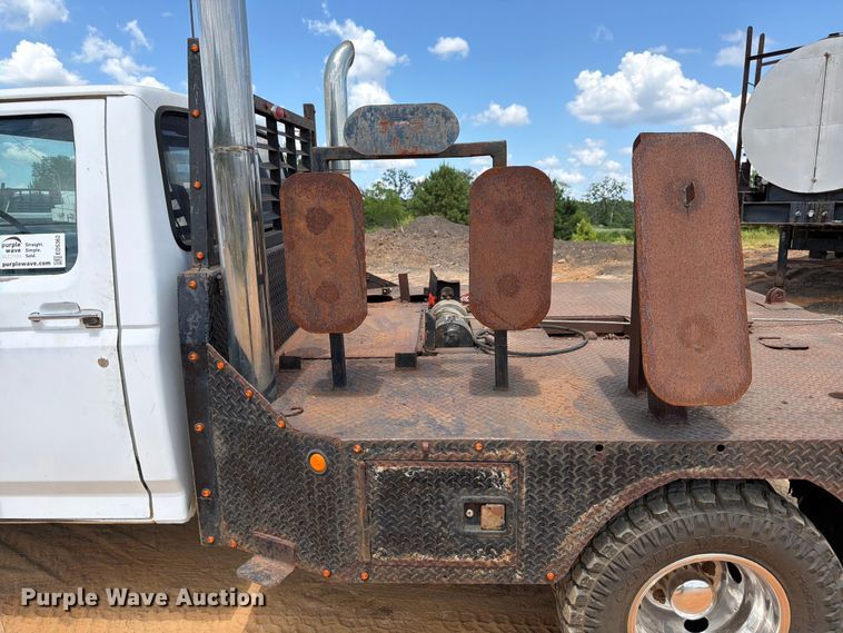 image for item ED5362 1993 Ford F450 Super Duty flatbed truck