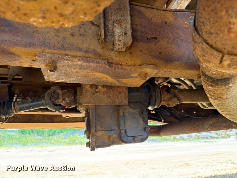 image for item ED5362 1993 Ford F450 Super Duty flatbed truck