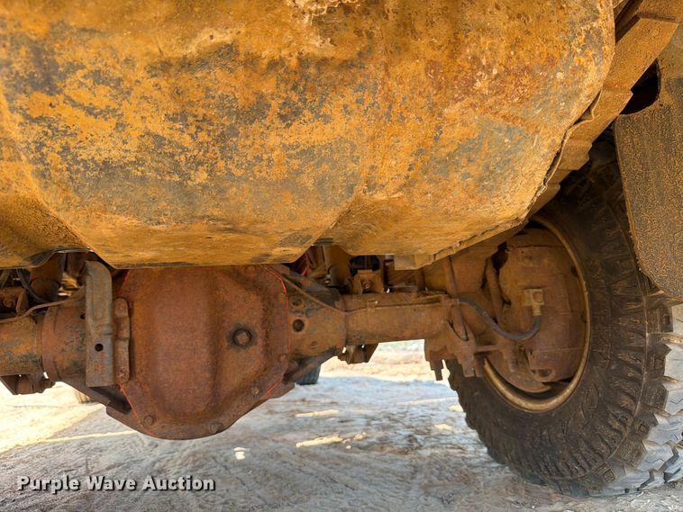 image for item ED5362 1993 Ford F450 Super Duty flatbed truck