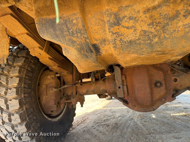 image for item ED5362 1993 Ford F450 Super Duty flatbed truck