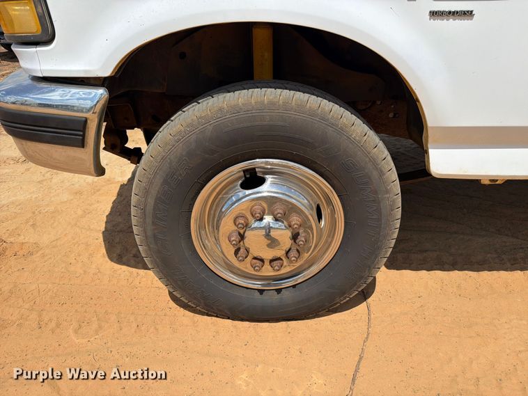 image for item ED5362 1993 Ford F450 Super Duty flatbed truck