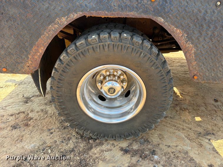 image for item ED5362 1993 Ford F450 Super Duty flatbed truck
