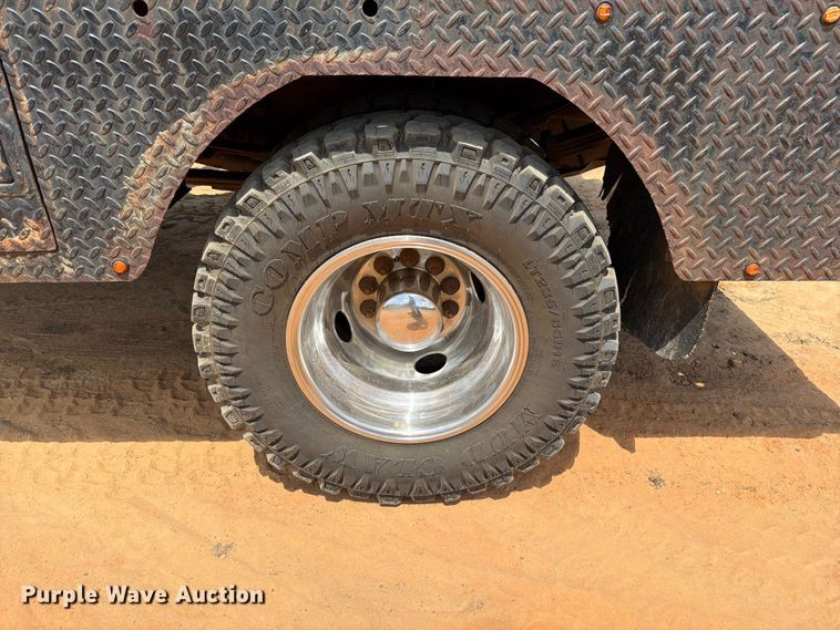 image for item ED5362 1993 Ford F450 Super Duty flatbed truck