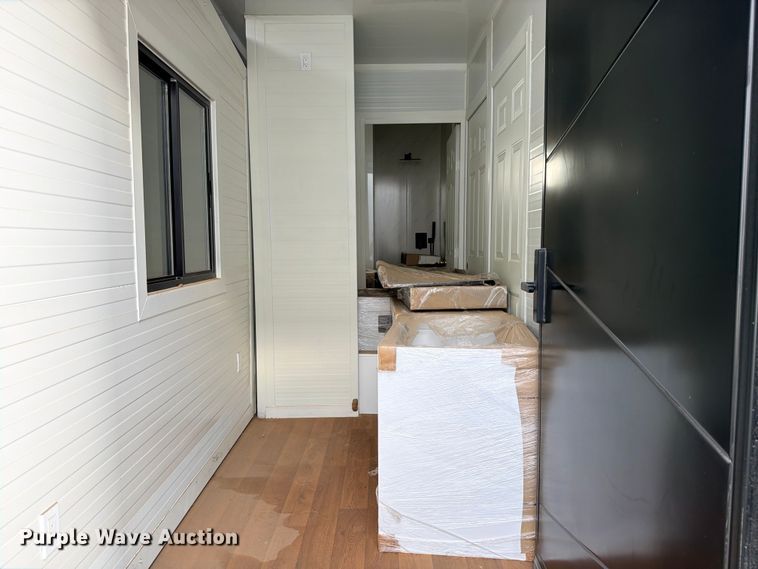 image for item ED5380 2026 Madbox Manarola mobile office