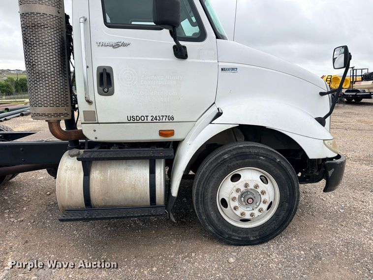 image for item ED5399 2013 International TranStar 8600 semi truck