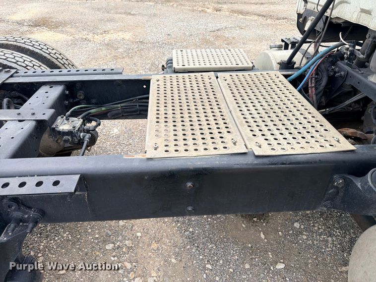 image for item ED5399 2013 International TranStar 8600 semi truck