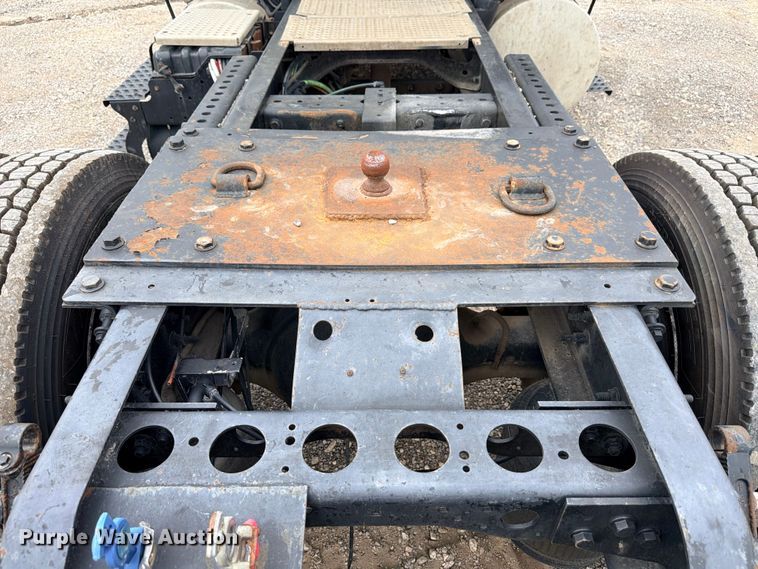 image for item ED5399 2013 International TranStar 8600 semi truck