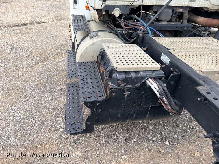 image for item ED5399 2013 International TranStar 8600 semi truck