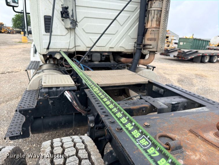 image for item ED5399 2013 International TranStar 8600 semi truck