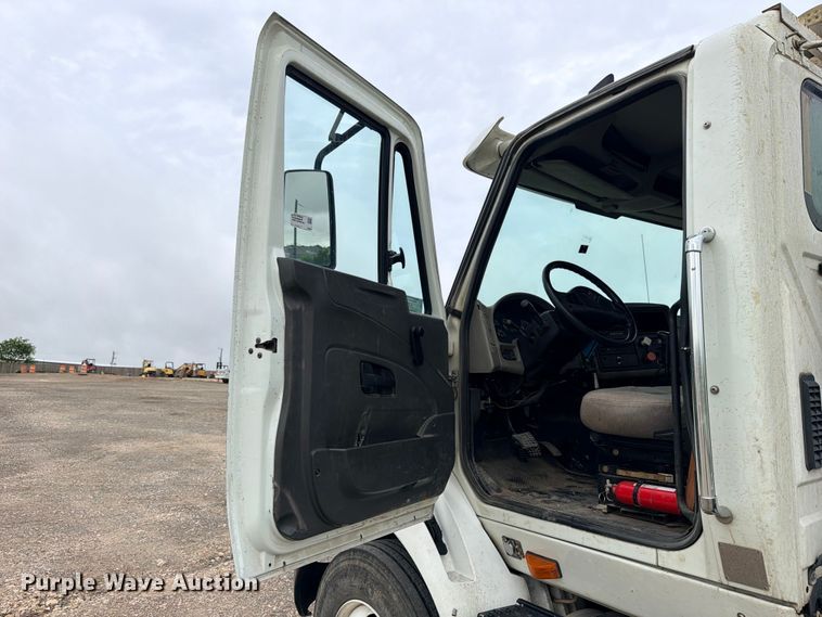 image for item ED5399 2013 International TranStar 8600 semi truck