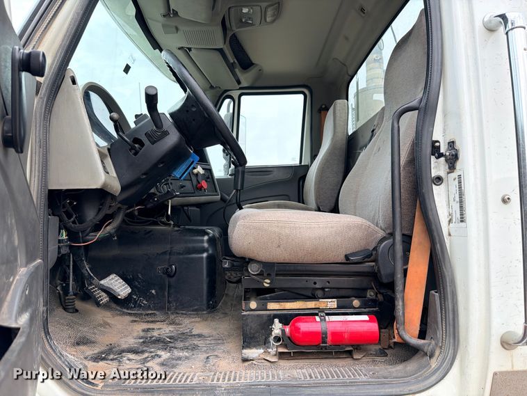 image for item ED5399 2013 International TranStar 8600 semi truck