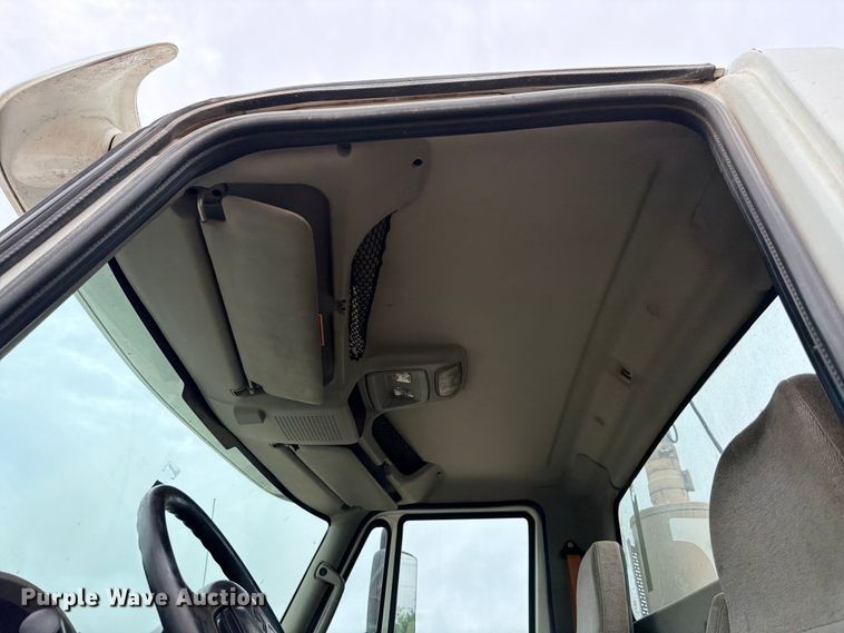 image for item ED5399 2013 International TranStar 8600 semi truck
