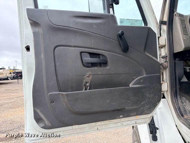image for item ED5399 2013 International TranStar 8600 semi truck
