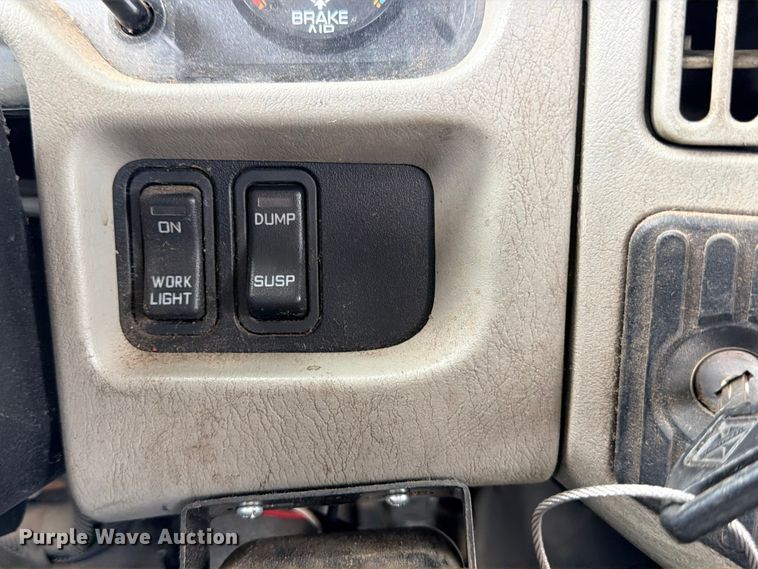 image for item ED5399 2013 International TranStar 8600 semi truck