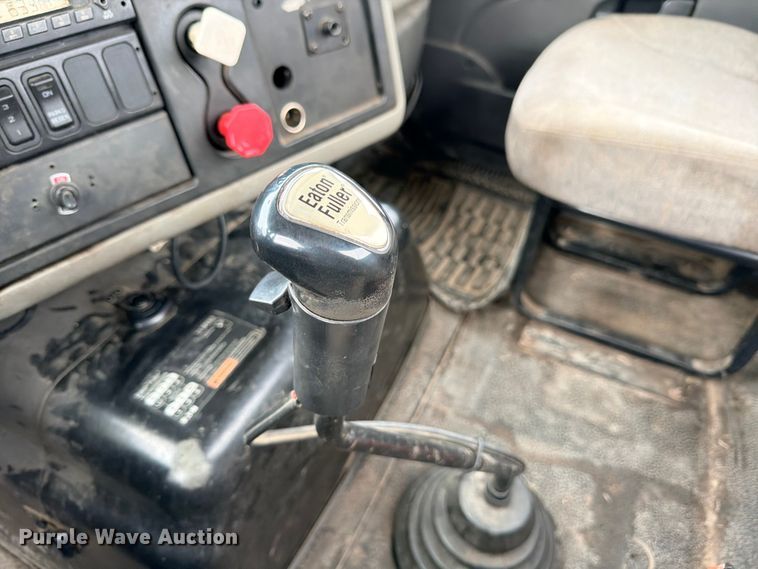 image for item ED5399 2013 International TranStar 8600 semi truck