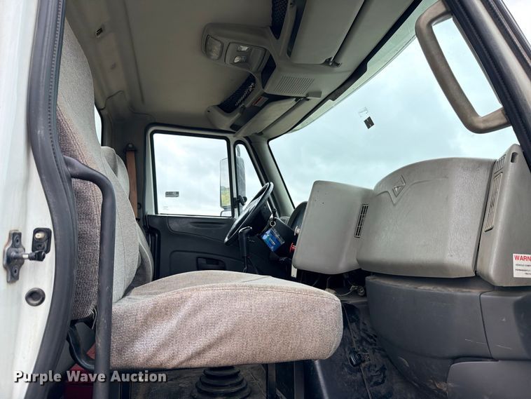 image for item ED5399 2013 International TranStar 8600 semi truck