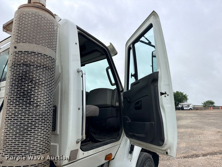 image for item ED5399 2013 International TranStar 8600 semi truck
