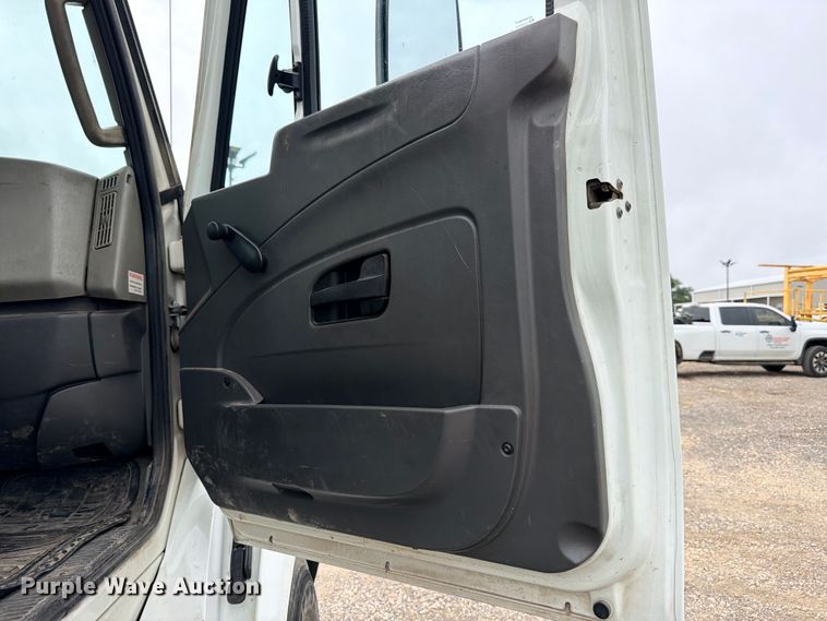 image for item ED5399 2013 International TranStar 8600 semi truck