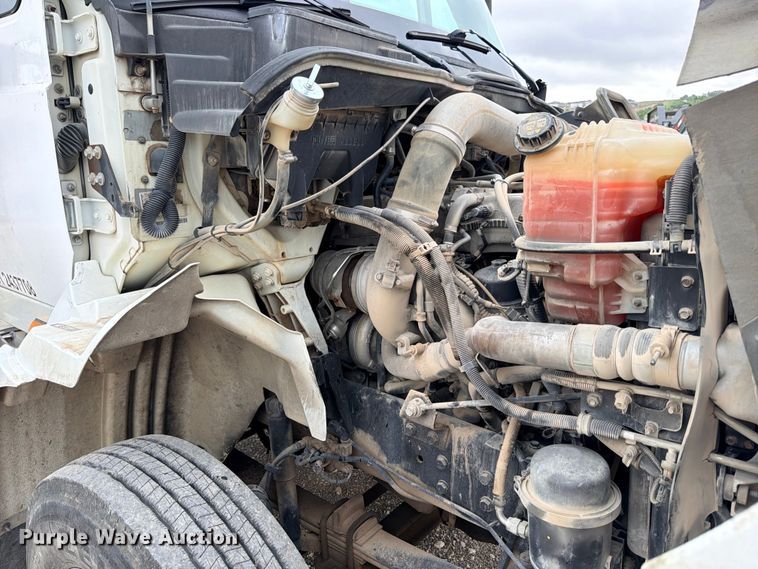 image for item ED5399 2013 International TranStar 8600 semi truck