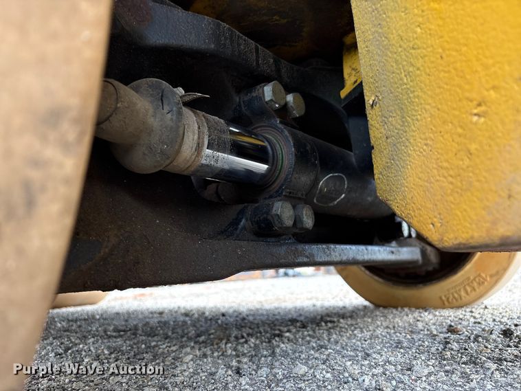 image for item EF1268 Yale CSS forklift
