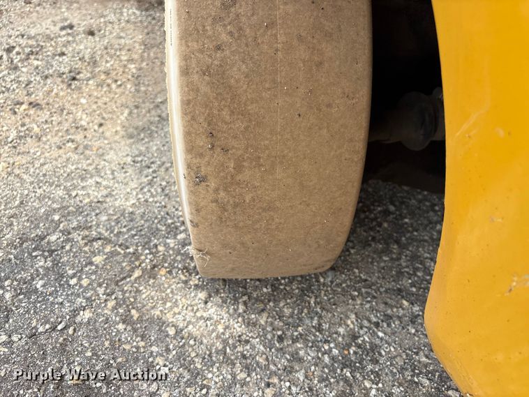image for item EF1268 Yale CSS forklift