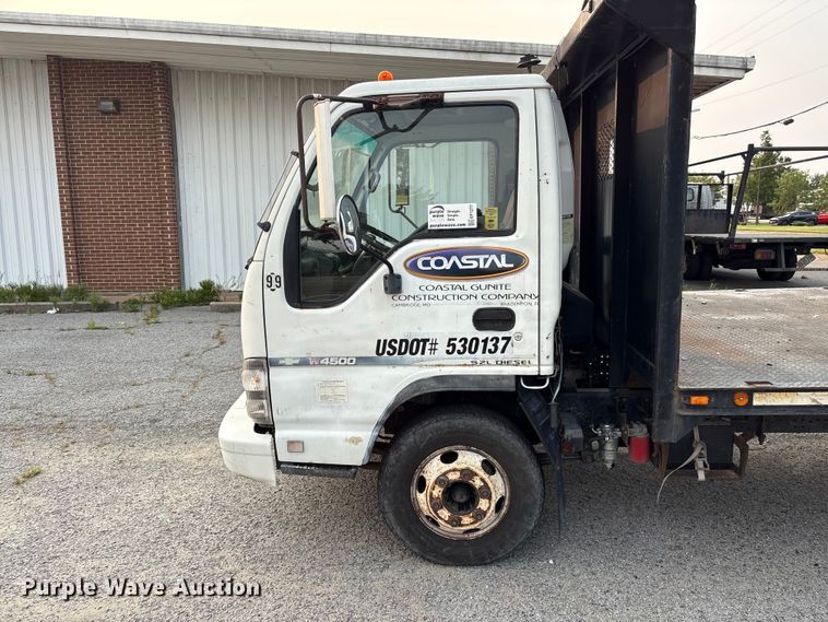 image for item EF1277 2006 Chevrolet W4500 flatbed truck