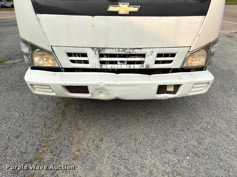 image for item EF1277 2006 Chevrolet W4500 flatbed truck