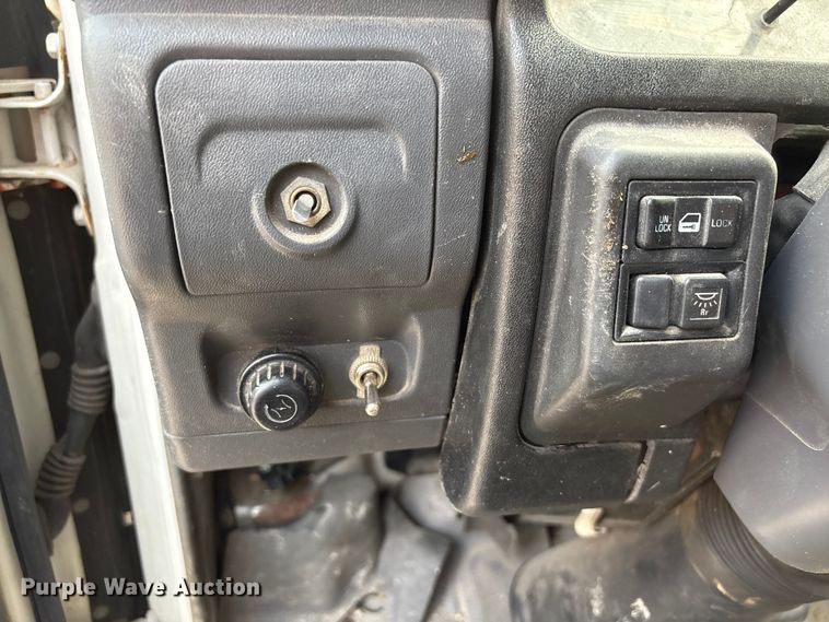 image for item EF1277 2006 Chevrolet W4500 flatbed truck