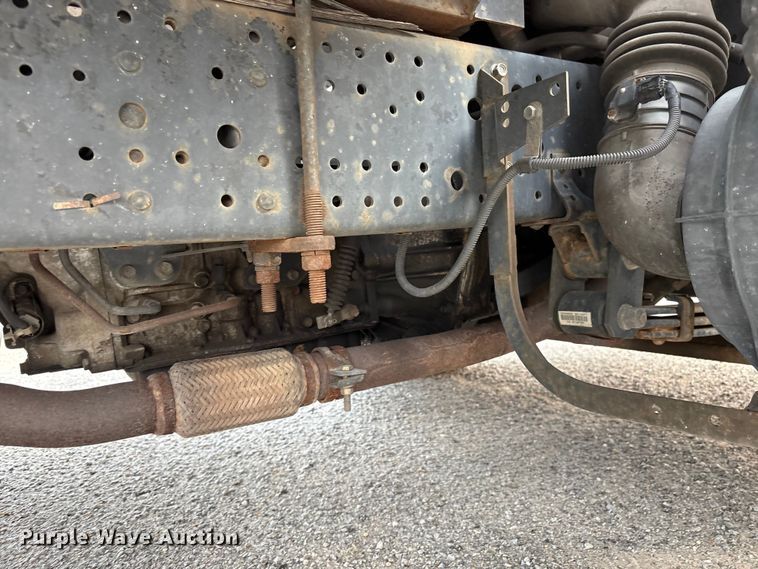 image for item EF1277 2006 Chevrolet W4500 flatbed truck