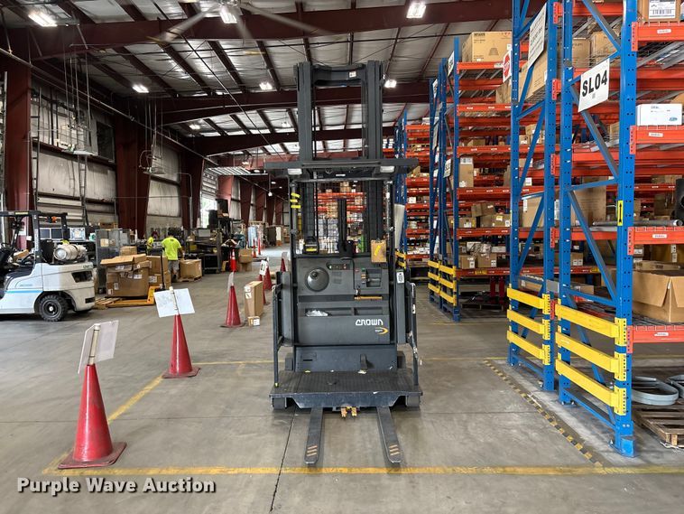 image for item EF1297 2017 Crown SP4050-30 order picker
