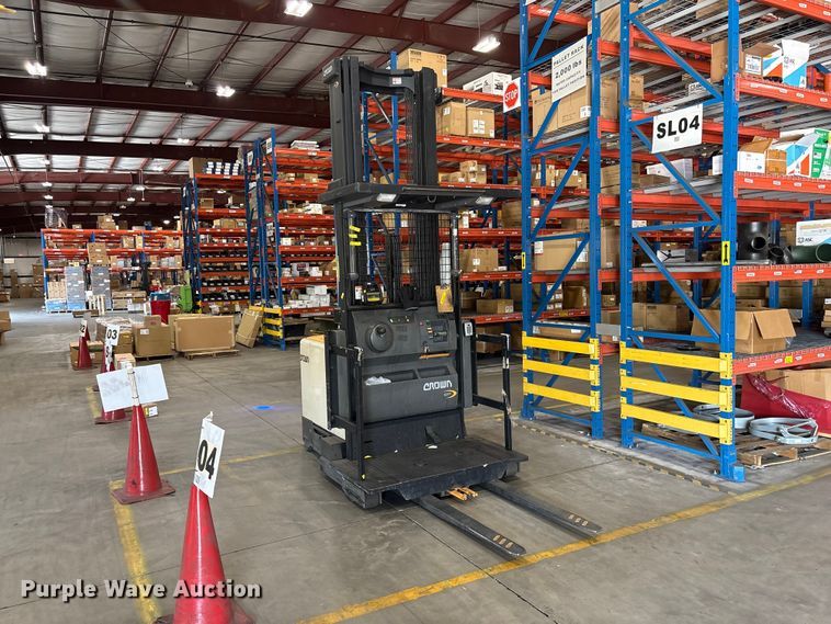 image for item EF1297 2017 Crown SP4050-30 order picker