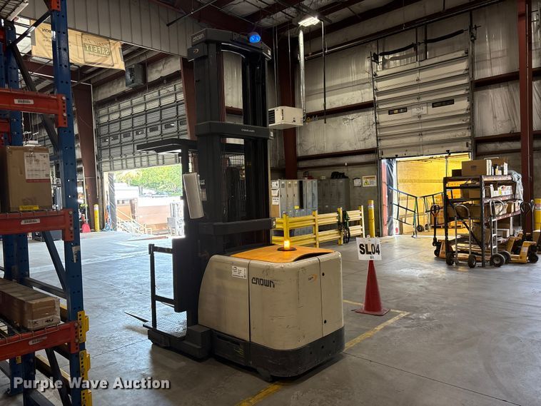 image for item EF1297 2017 Crown SP4050-30 order picker