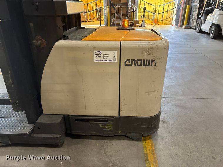 image for item EF1297 2017 Crown SP4050-30 order picker