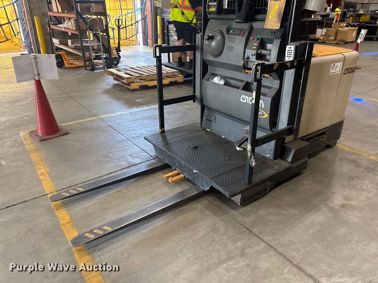image for item EF1297 2017 Crown SP4050-30 order picker