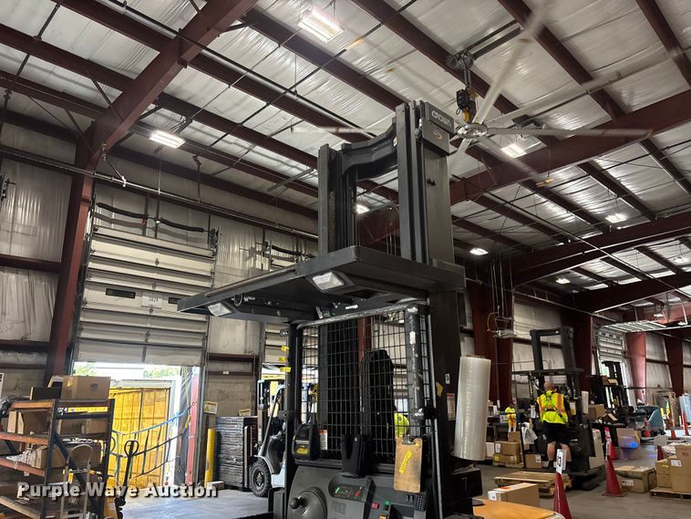 image for item EF1297 2017 Crown SP4050-30 order picker