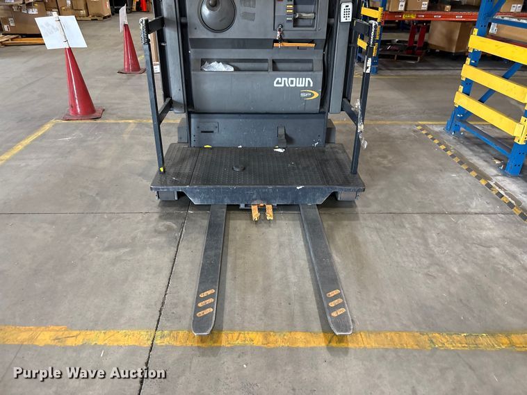 image for item EF1297 2017 Crown SP4050-30 order picker