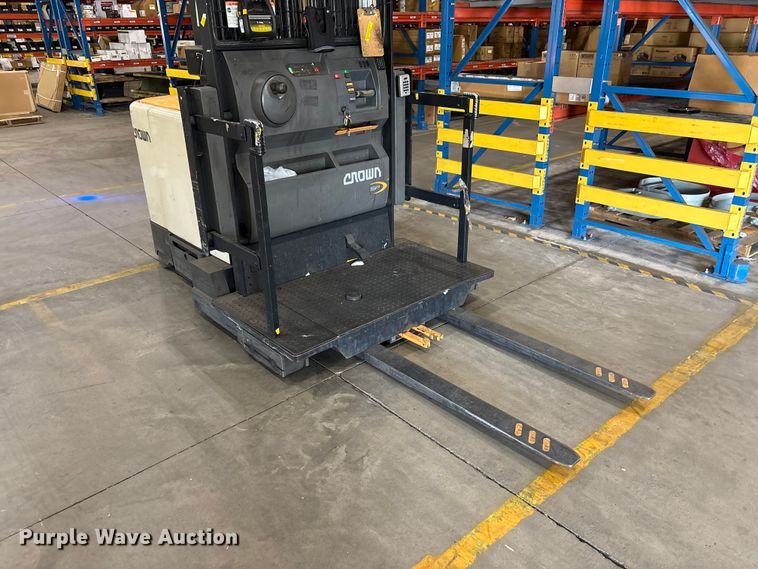 image for item EF1297 2017 Crown SP4050-30 order picker