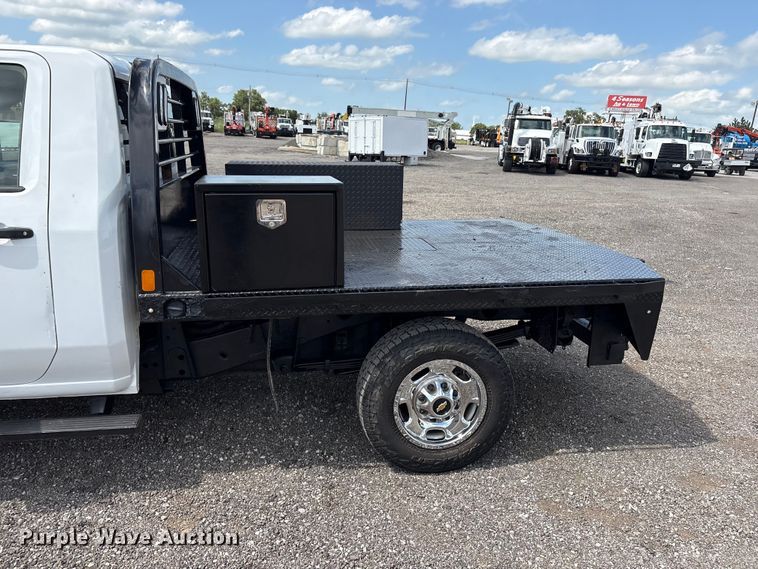 image for item EG9181 2021 Chevrolet Silverado 2500HD flatbed pickup truck
