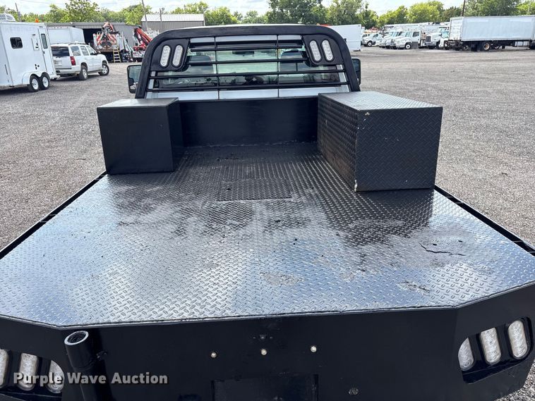 image for item EG9181 2021 Chevrolet Silverado 2500HD flatbed pickup truck