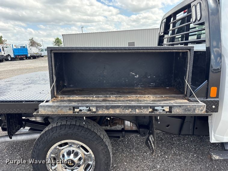 image for item EG9181 2021 Chevrolet Silverado 2500HD flatbed pickup truck
