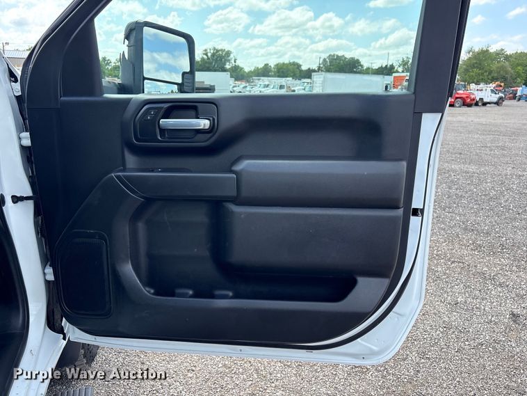 image for item EG9181 2021 Chevrolet Silverado 2500HD flatbed pickup truck
