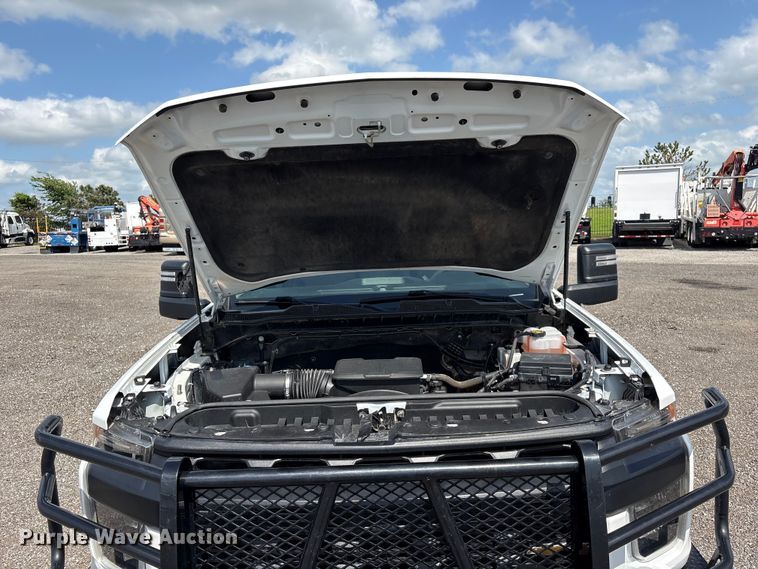 image for item EG9181 2021 Chevrolet Silverado 2500HD flatbed pickup truck