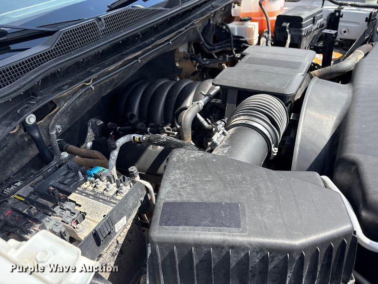 image for item EG9181 2021 Chevrolet Silverado 2500HD flatbed pickup truck