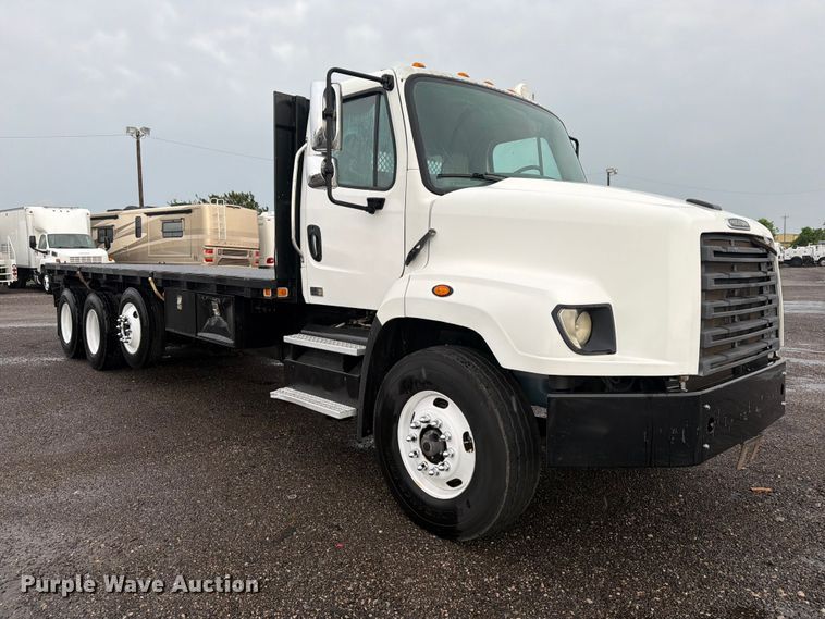 image for item EG9230 2013 Freightliner 114SD flatbed truck