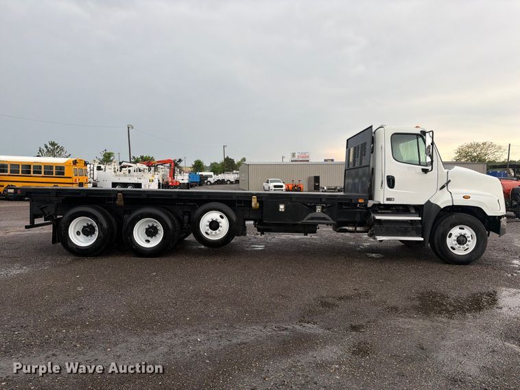 image for item EG9230 2013 Freightliner 114SD flatbed truck