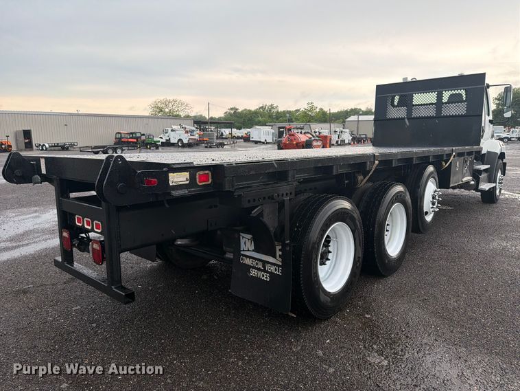 image for item EG9230 2013 Freightliner 114SD flatbed truck